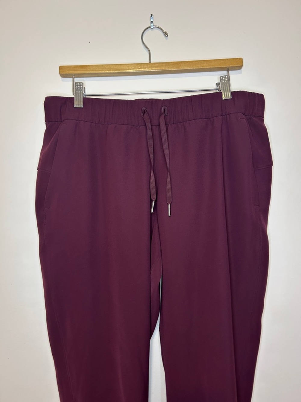 Lululemon On the Fly Jogger Woven Cassis Size 10 28” Burgundy - Picture 3 of 7